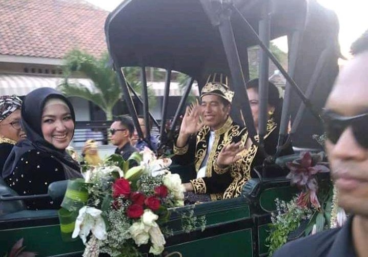 Saat Naik Kereta Kencana, Ada Warga Teriak “Pak Jokowi Dua Periode”