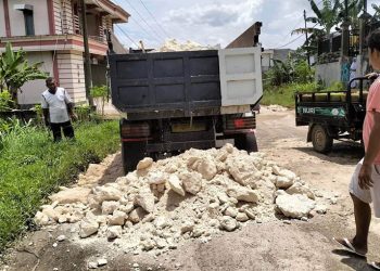 Warga Sumbangan Perbaiki Jalan Waru-Sotabar, Begini Kata Kepala PUPR Pamekasan