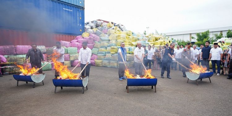 Lindungi Industri Tekstil dan UMKM, Pemerintah Bersinergi Berantas Pakaian Bekas Impor