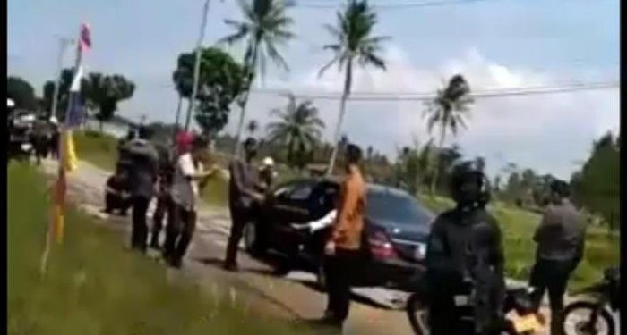 Viral, Mobil Presiden Jokowi Jalan seperti Odong-odong di Jalanan Jelek Lampung