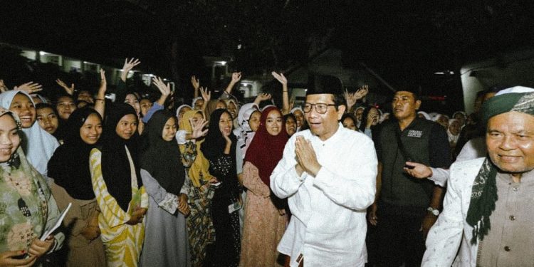 Kangen Nyantri, Mahfud MD Nginap di Ponpes Nurul Qarnain Jember
